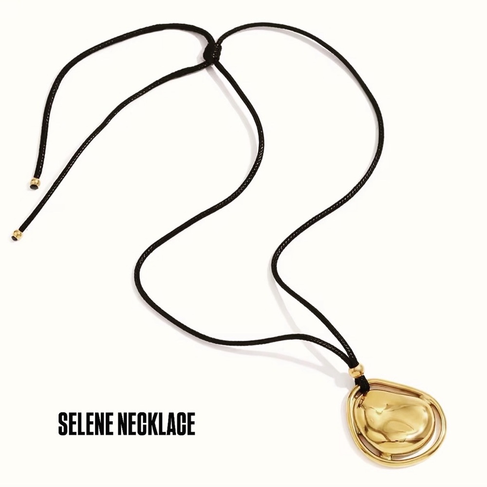 SELENE NECKLACE